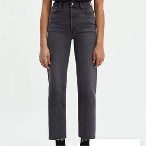 Levi’s Ribcage Straight Ankle Jeans Grey Raw Hem High Rise Button Fly Size 28